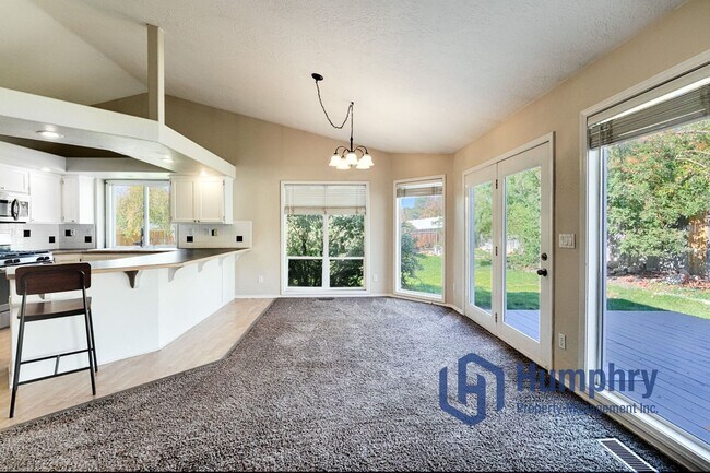 Building Photo - Charming home minutes from Settler's Park