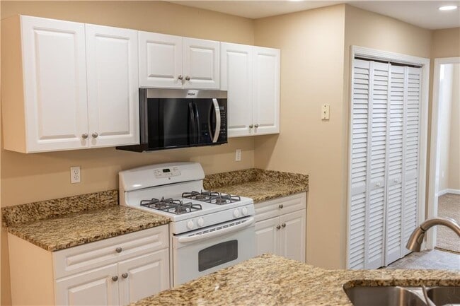 Building Photo - 994 Brentmoor Ln NW