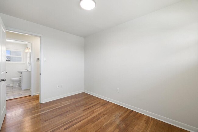 Building Photo - 389 Thompson St