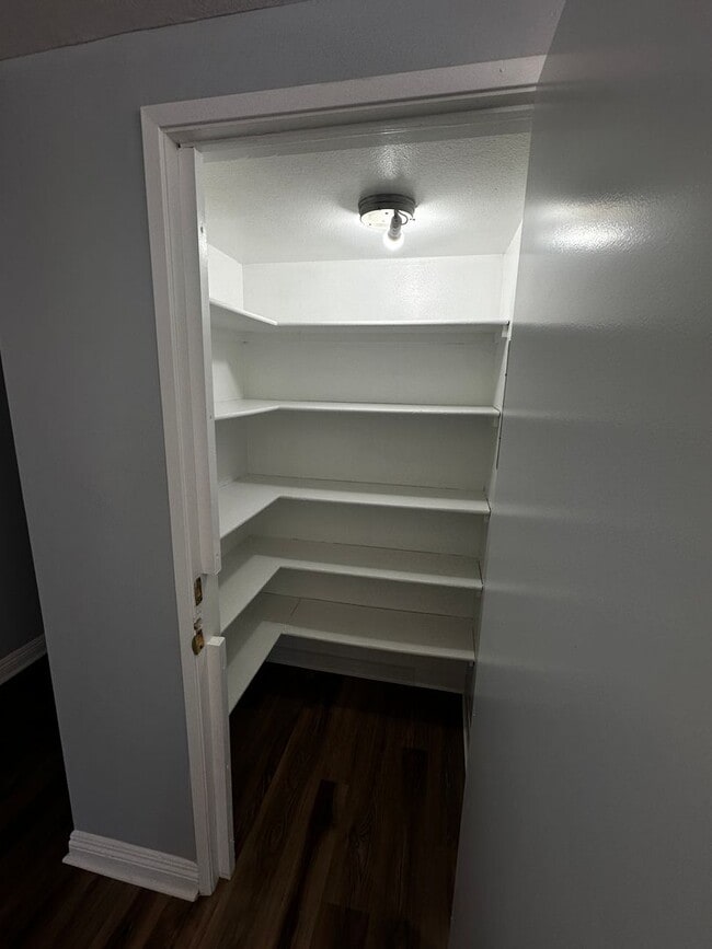 Building Photo - 8806 Haskell Ave