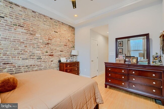 Building Photo - 1604 E Clement St