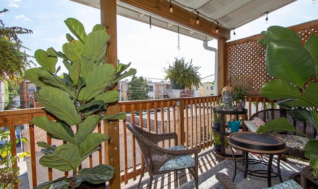 Building Photo - 620 Elgin Ave