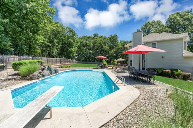 Building Photo - Private Cul-de-Sac Living: 4BR Home with Pool & Geothermal HVAC