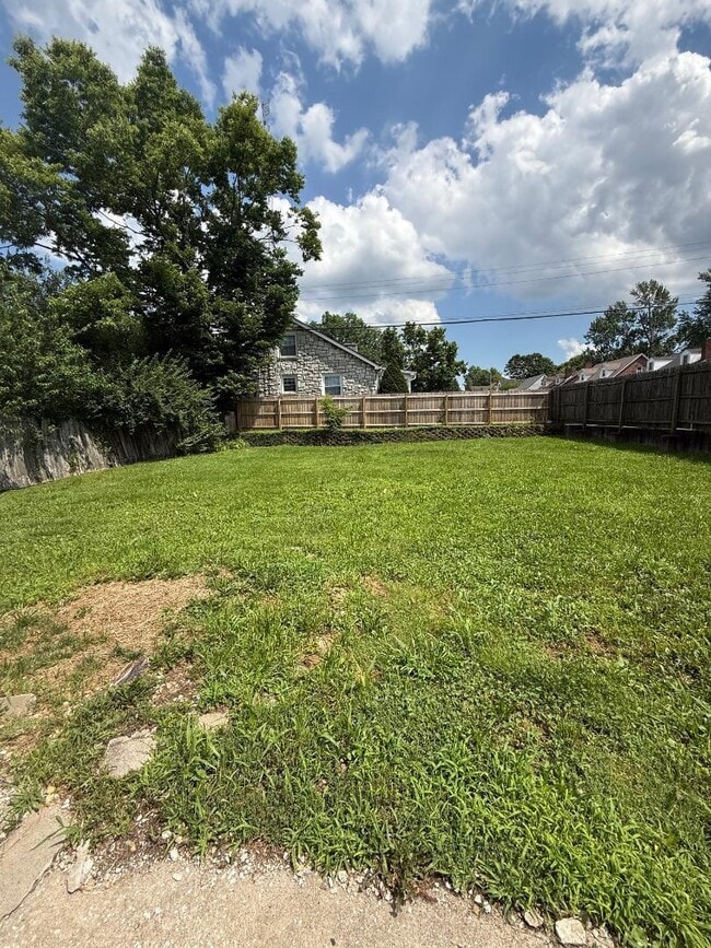 Building Photo - 1012 Oak Hill Dr