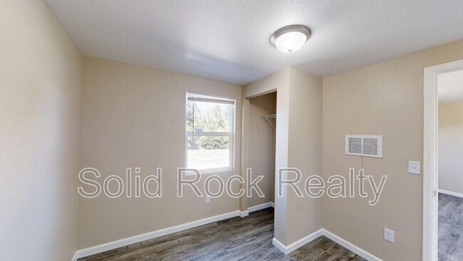 Building Photo - 2405 E St Vrain St