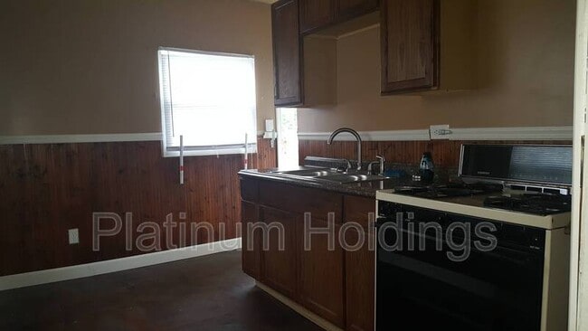 Building Photo - 4264 E 164th St