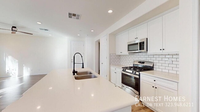 Building Photo - 9241 N Lamia Ct