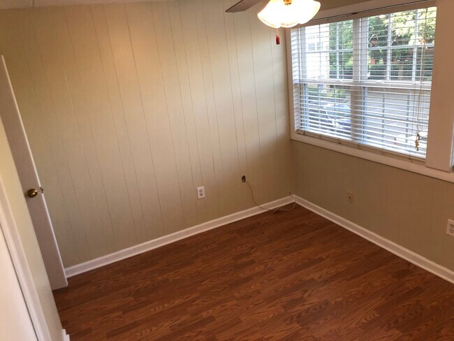 Building Photo - 2749 Sullins St