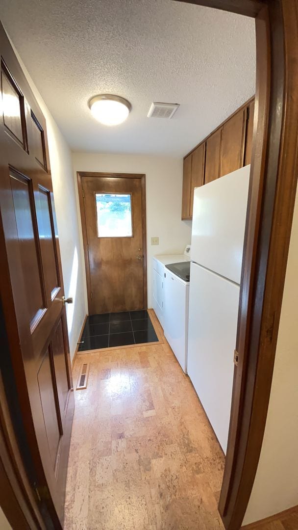 Building Photo - Lovely 3 Bedroom Home with Privacy and Pat...