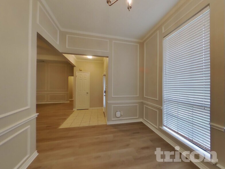 Building Photo - 528 Renee Ln