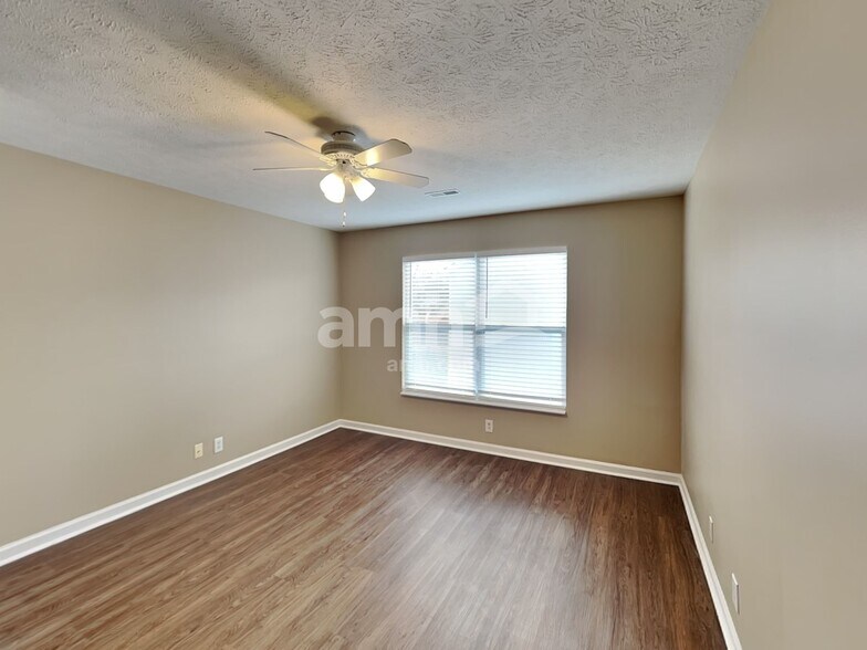 Building Photo - 4060 Longfellow Dr