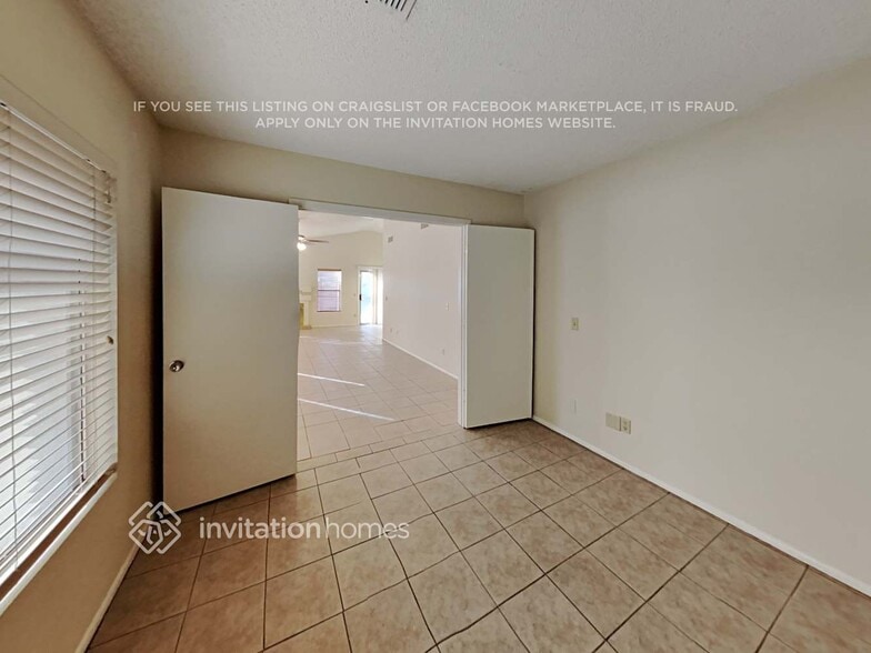 Building Photo - 10851 W Ruth Ave