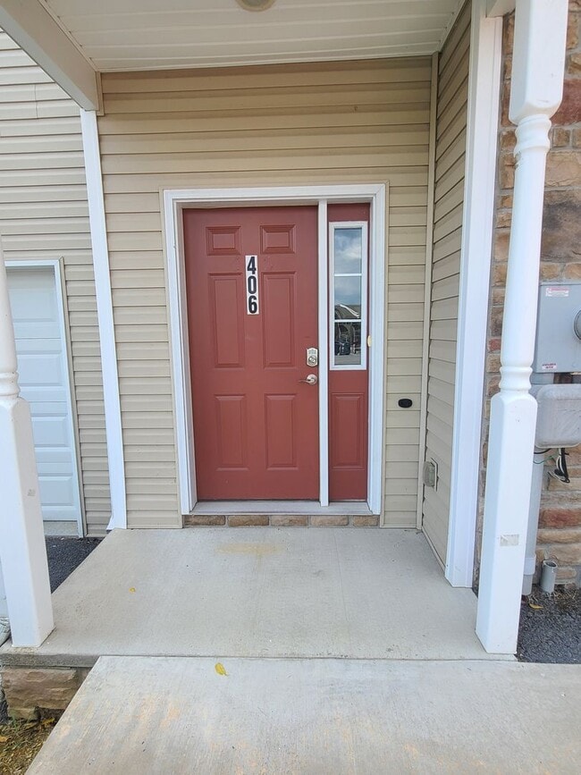 Building Photo - 3 Bedroom Townhome for Rent in Waynesboro