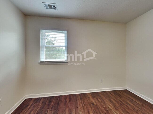 Building Photo - 1668 Comanche Run