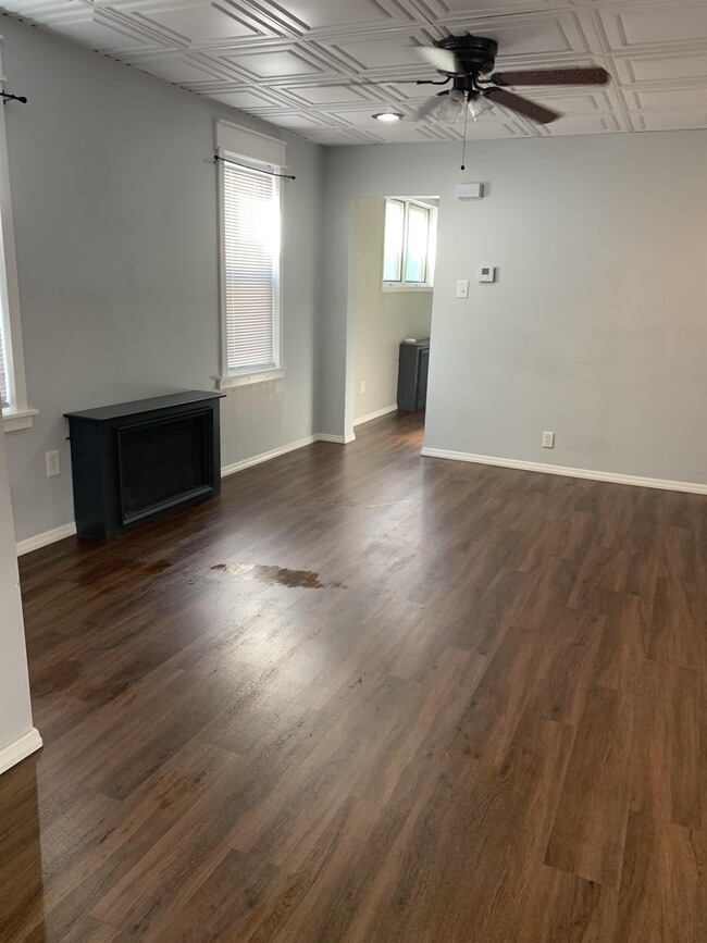 Building Photo - 143 John St