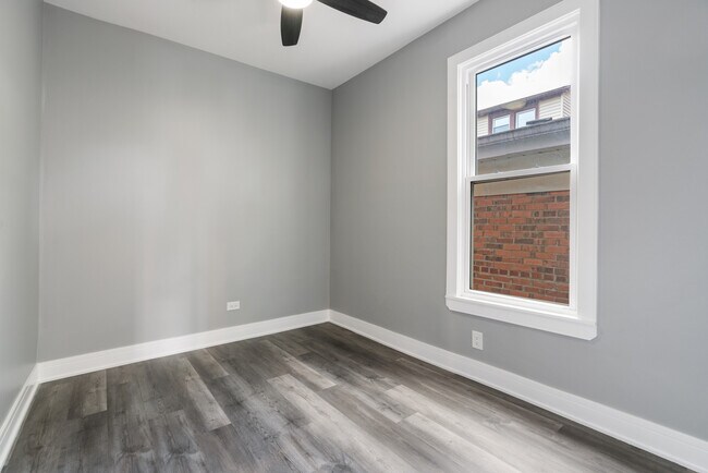 Building Photo - 4624 N Springfield Ave