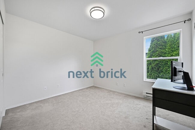 Building Photo - Charming 3-Bed with 2.5 Baths in Mountlake Terrace – Spacious 1561 Sq Ft Retreat!