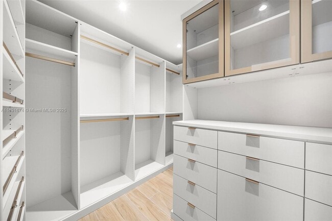 Building Photo - 2678 Tigertail Ave