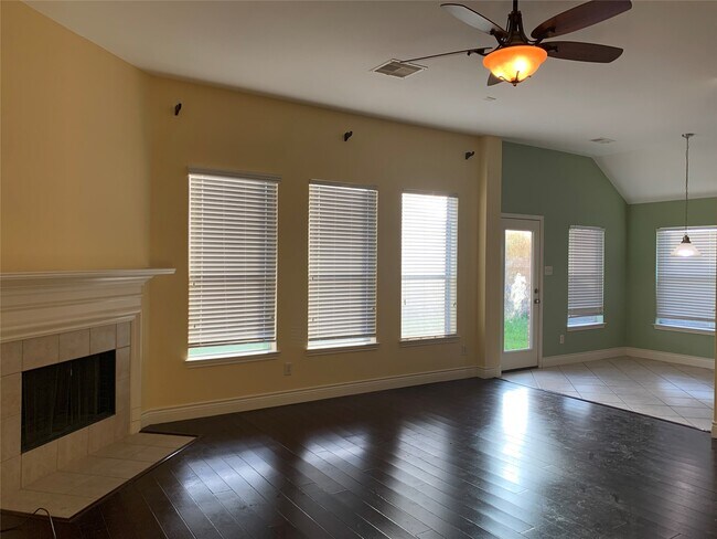 Building Photo - 13110 Imperial Shore Dr