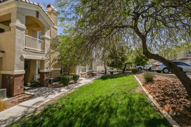 Building Photo - Beautiful 2 bedroom condo-North Las Vegas