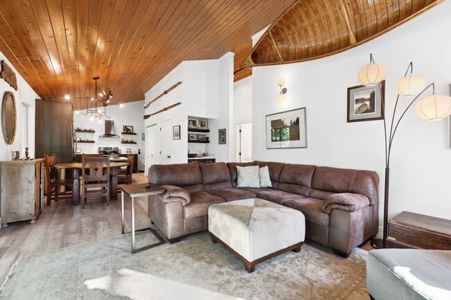 Building Photo - 2 bedroom, 1 bath house with Whitefish Lake Access