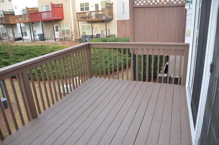 Large wooden Deck - 1303 Greychurch Way