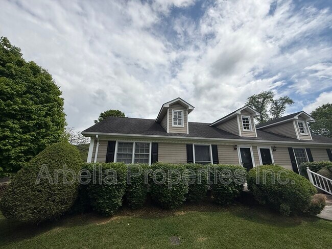 Primary Photo - 115 Rowe Ln