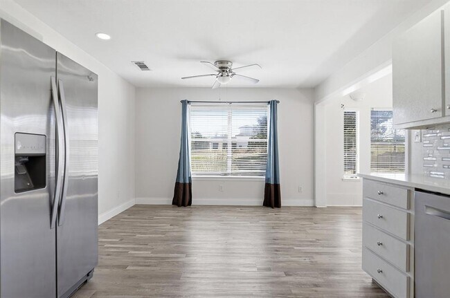 Building Photo - 128 Skyview Terrace