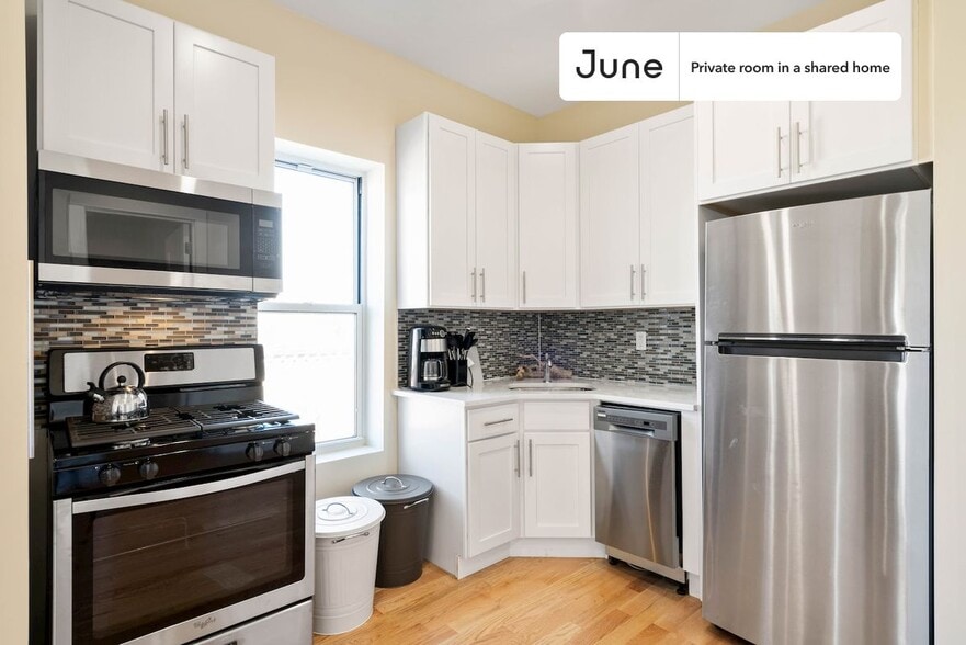 Building Photo - Stylish Private ROOM in Bedford-Stuyvesant