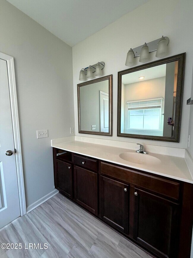 Building Photo - 1069 S Innovation Dr