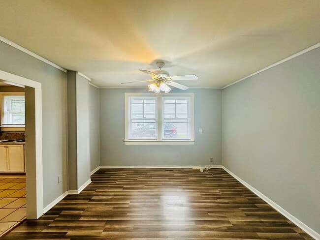 Building Photo - DOWNTOWN - 3 Bedroom/1 Bath - Located close to CFCC, downtown, riverwalk and restaurants