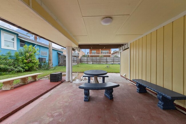 Building Photo - 117 E Polaris Dr