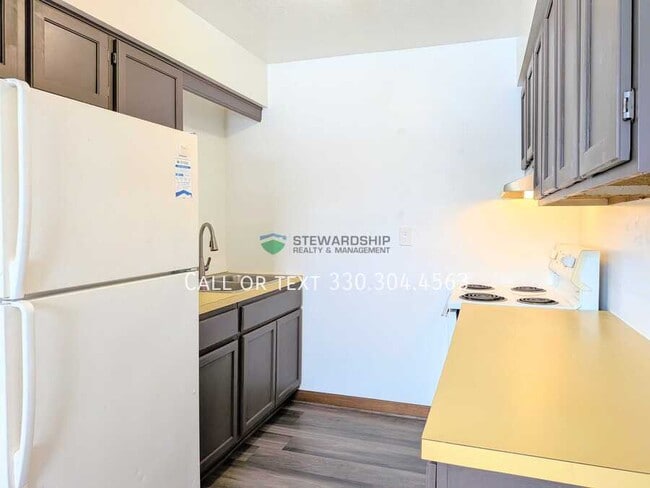 Building Photo - 285 Villa St