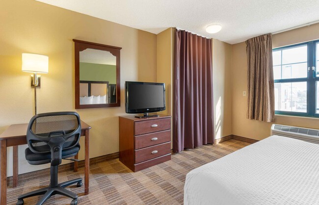 Building Photo - Furnished Studio-Sacramento - Vacaville