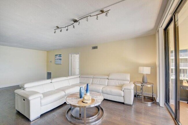 Building Photo - 3200 S Ocean Blvd