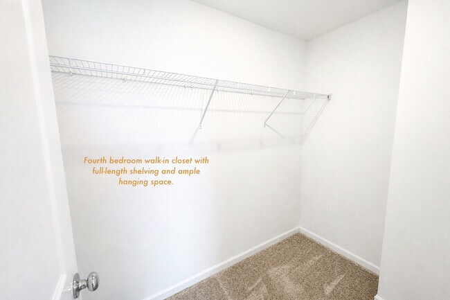 Building Photo - Like New 5 Bedroom Home with Community Amenities