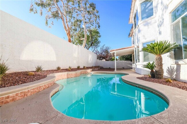 Building Photo - 3045 Sunrise Heights Dr