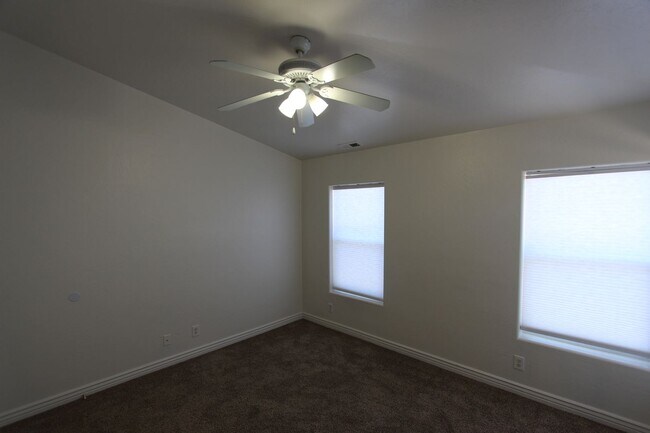 Building Photo - 1497 E Ivy Ln
