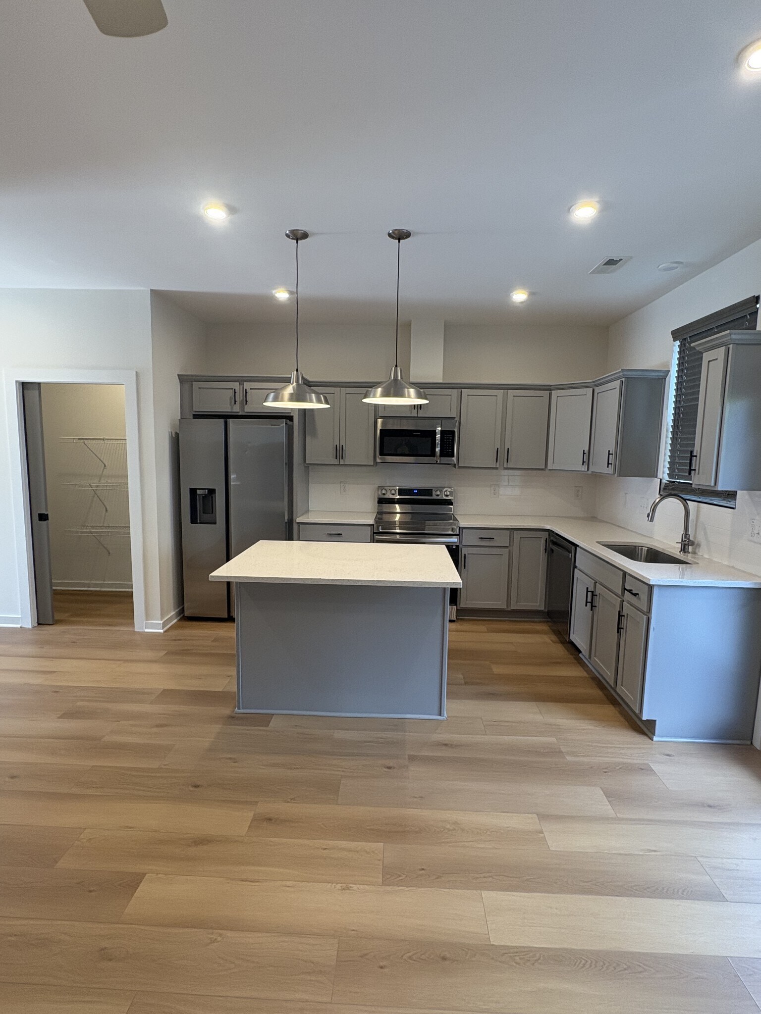 Building Photo - 628 Wallace Ct