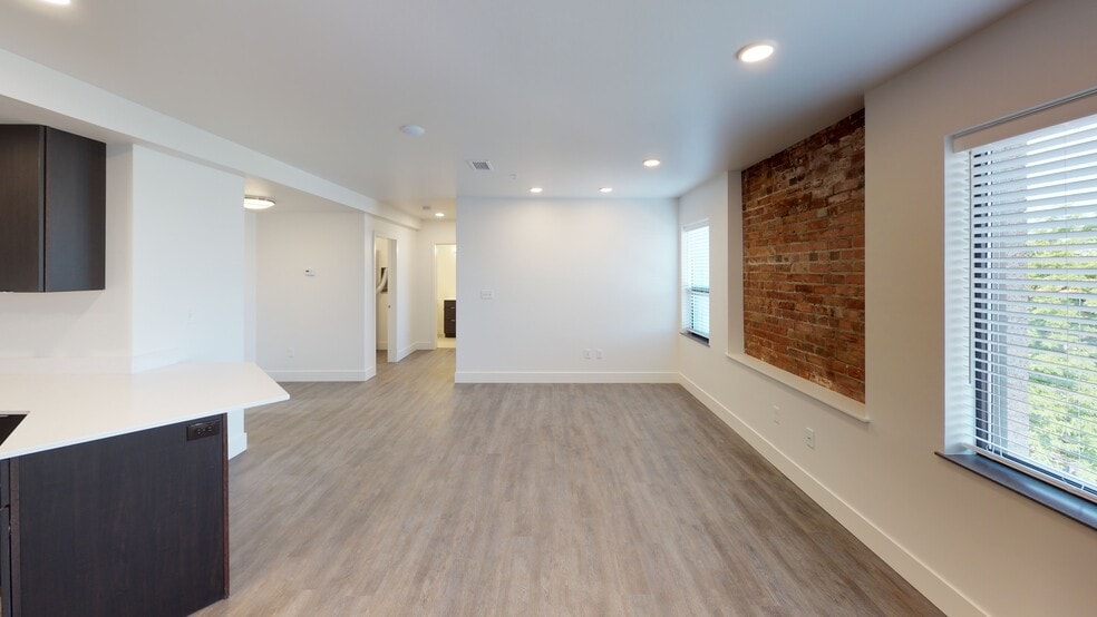 exposed brick livingroom - 124 N 29th St