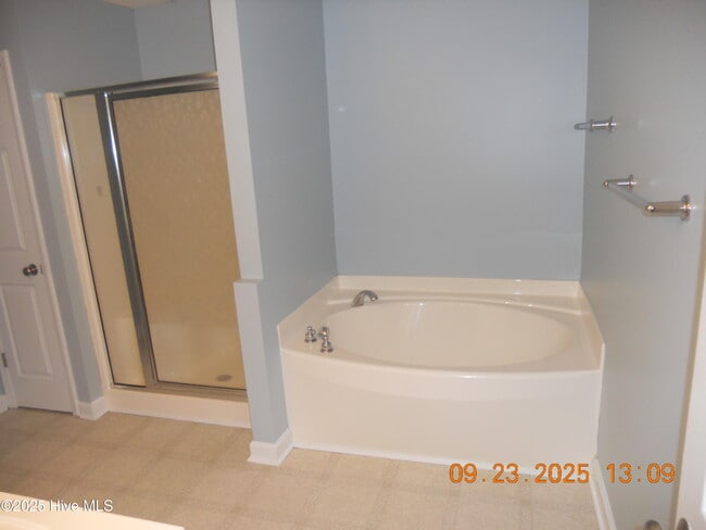 Building Photo - 105 Spring Leaf Ln