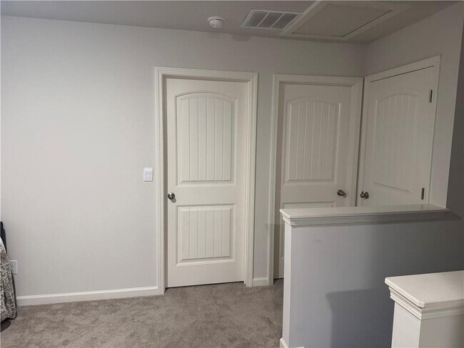 Building Photo - 166 Whitewood Dr