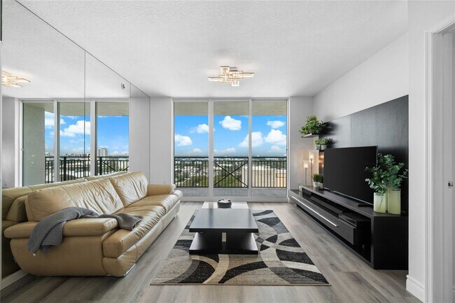 Building Photo - 600 W Las Olas Blvd