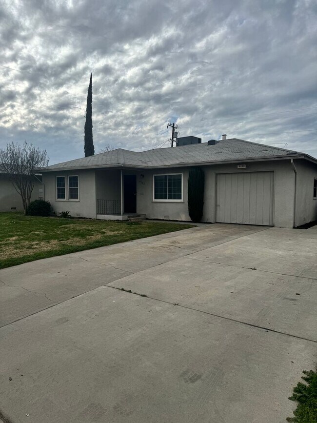 Building Photo - Single Family Home