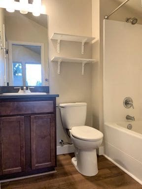 Building Photo - Hop on This Updated Two Bedroom with a Den-Licton Springs Townhome!