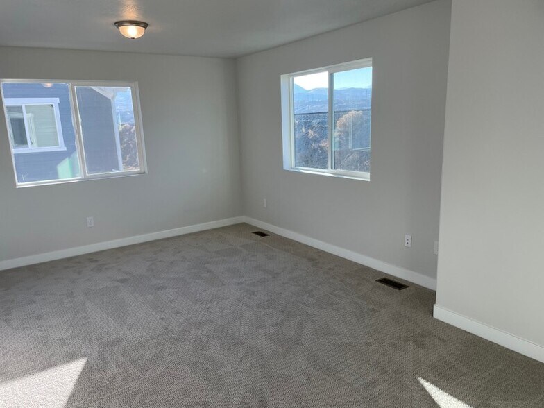 Building Photo - 15046 S Wild Horse Wy