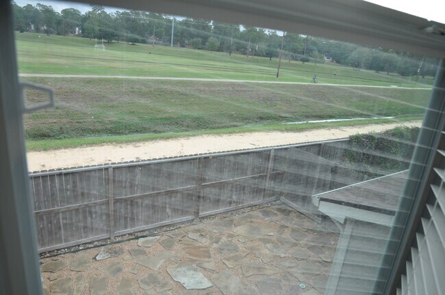 Building Photo - 16018 Limestone Lake Dr