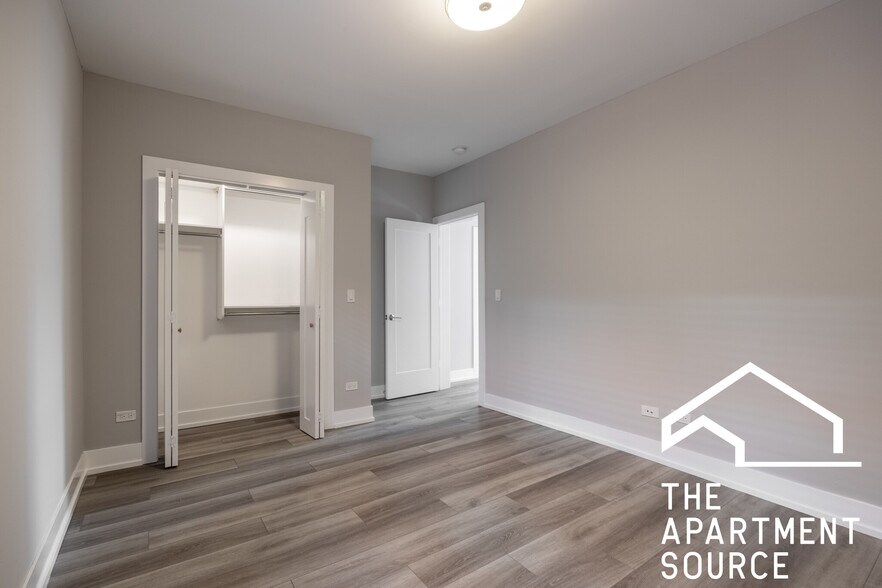 Building Photo - 3937 N Janssen Ave