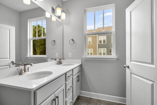 Building Photo - 300 Kara Ln