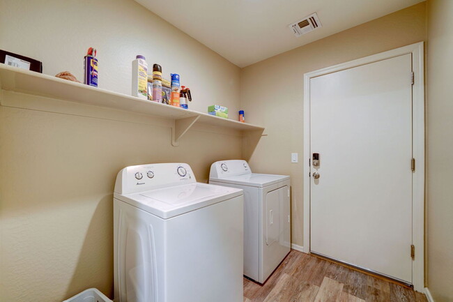 Building Photo - 41375 W Cahill Dr